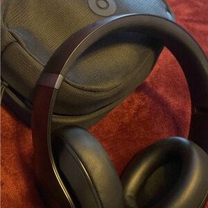 Beats Black Wireless Headphones
